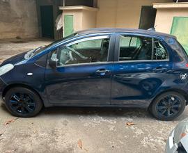 Toyota yaris blu 2007 1.0benzina,si neopatentati