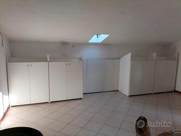 Mobile in pendenza per mansarda