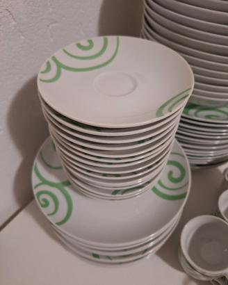 Servizio piatti e tazzine