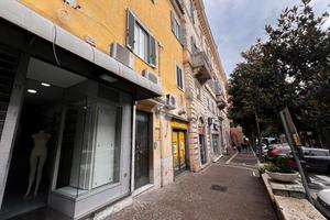 NEGOZIO A ALBANO LAZIALE