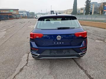 autovettura vw t- roc