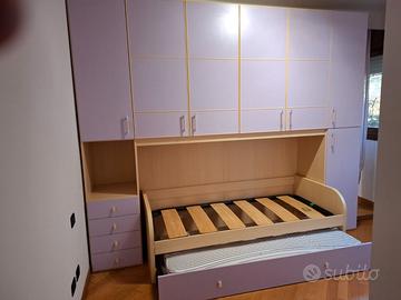 Armadio a ponte con due letti