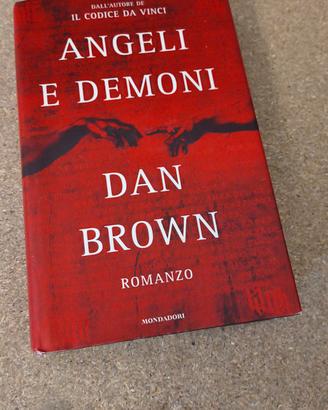 libro Angeli e Demoni di Dan Brown 