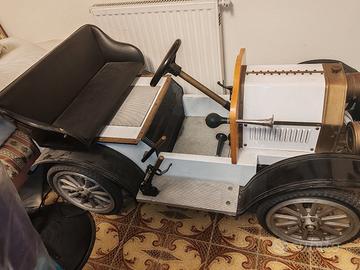 pony car auto a scoppio per bambino anno 1900
