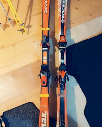  sci discesa completi di bastoncini 