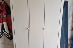 Armadietto con 2 tute, 2 giacche, guanti e stivali