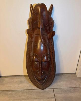 Maschera Africana arte tribale in legno lavorato