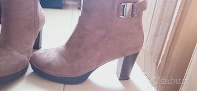 Stivaletti con tacco