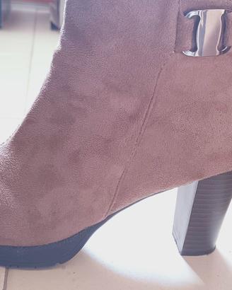 Stivaletti con tacco