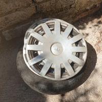 4 cerchioni con 4 borchie e 4 pneumatici