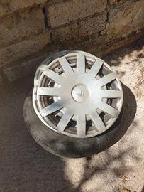 4 cerchioni con 4 borchie e 4 pneumatici