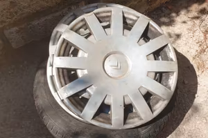 4 cerchioni con 4 borchie e 4 pneumatici