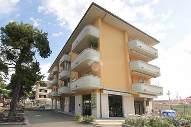 NEGOZIO A PORTO SAN GIORGIO