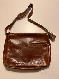 BORSA A TRACOLLA IN VERA PELLE