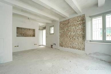 Villetta a schiera di 195 m² con più di 5 locali a