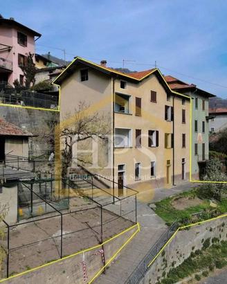 Casa indipendente di 250 m² con più di 5 locali e 
