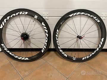 Ruote Vittoria in carbonio per freni tradizionali