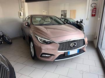 Infiniti Q30 2.2d Premium Tech Gallery White awd 1