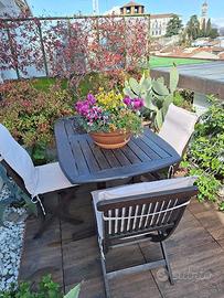 Tavolo e sedie da esterno