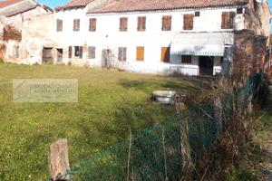 Rustico da ristrutturare con progetto approvato