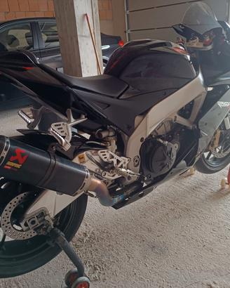 Aprilia RSV4 R 2011