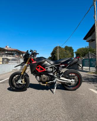 Aprilia Dorsoduro 750 factory