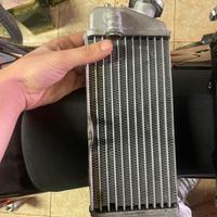 RADIATORE ORIGINALE AM6 DESTRO BUCATO