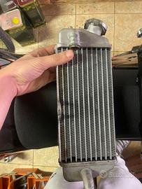 RADIATORE ORIGINALE AM6 DESTRO BUCATO