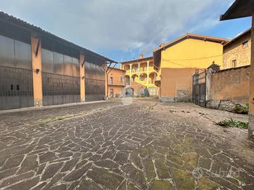 CASA DI CORTE A GORLAGO