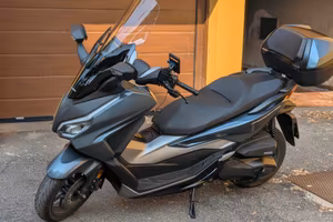 Honda Forza 350 del 2023 11.000 km