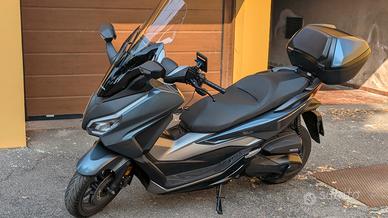 Honda Forza 350 del 2023 11.000 km