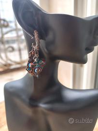 Orecchini Pendenti Boho Chic con Cristalli e Croci