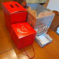 Scatole colorate per regali.