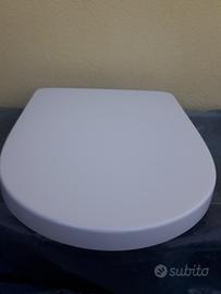 Sedile wc con chiusura ammortizzata color bianco