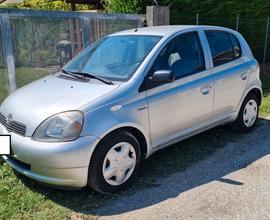TOYOTA Yaris - 2000