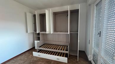 Camera da letto a ponte bianca