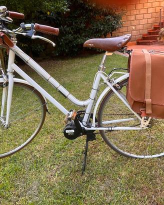 Bicicletta con pedalata assistita vintage da donna