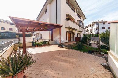 2 LOCALI A VITORCHIANO