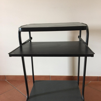 Scrivania mobile per computer