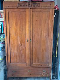 Armadio in legno massello primi anni 30