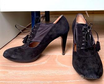 Scarpe chiuse con tacco