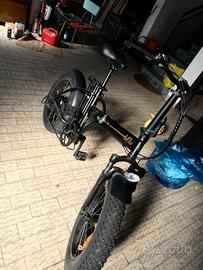 biciletta pieghevole elettrica