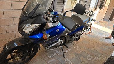 Moto Suzuki Vistorn