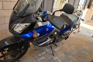 Moto Suzuki Vistorn