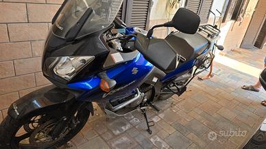 Moto Suzuki Vistorn