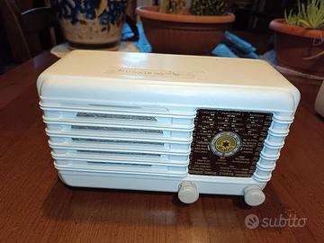Radio a valvole da comodino