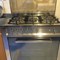 Forno da cucina con fornelli