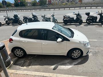 Peugeot 208 van 1,4 hdi