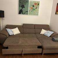 DiVANO CON CHAISE LONGUE E PEDANA ESTRAIBILE
