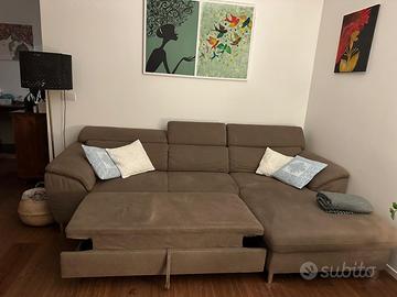 DiVANO CON CHAISE LONGUE E PEDANA ESTRAIBILE